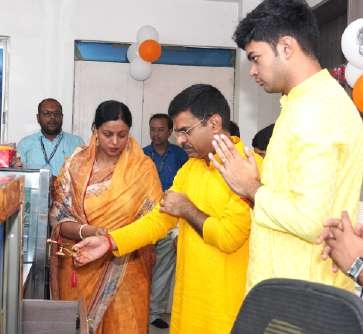 Cutting the inaugural ribbon at the counter