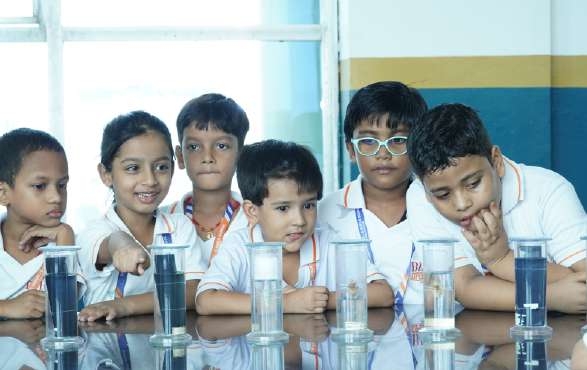 Curious Learners Pointing at Test Cylinders