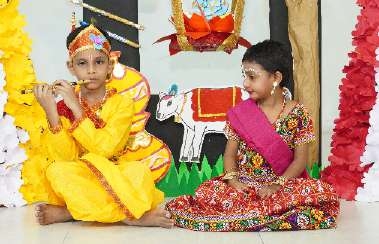 Seated Radha Krishna Presentation