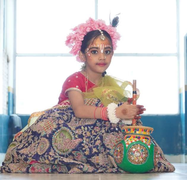 Bal Gopika with Makhan Matki